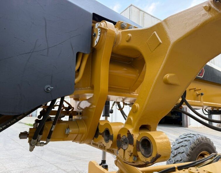 CATERPILLAR  140 AWD ***IMPECCABLE***